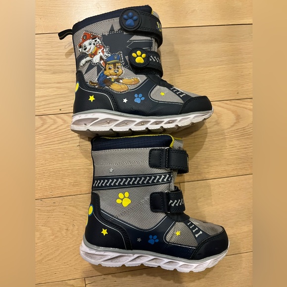 Size 10 boy Paw Patrol winter boots with LED blinking lights. - Picture 4 of 9